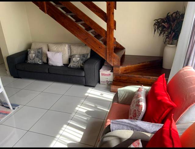 3 BEDROOM TOWNHOUSE FOR SALE IN HEUWELSIG ESTATE